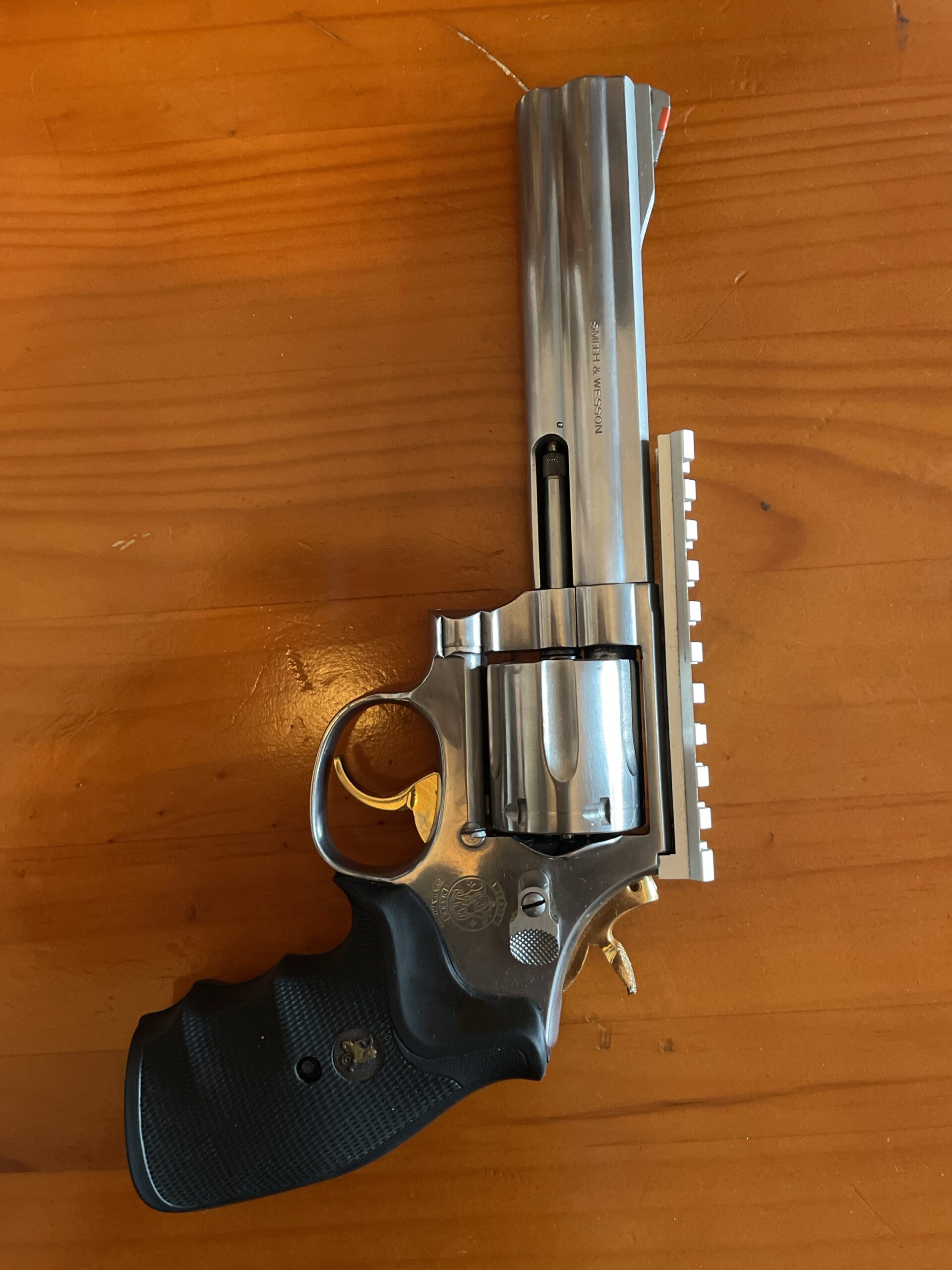 Smith&Wesson 686-4 .357Mag stainless 6“ mit Picatinny sehr gut – Bild 4